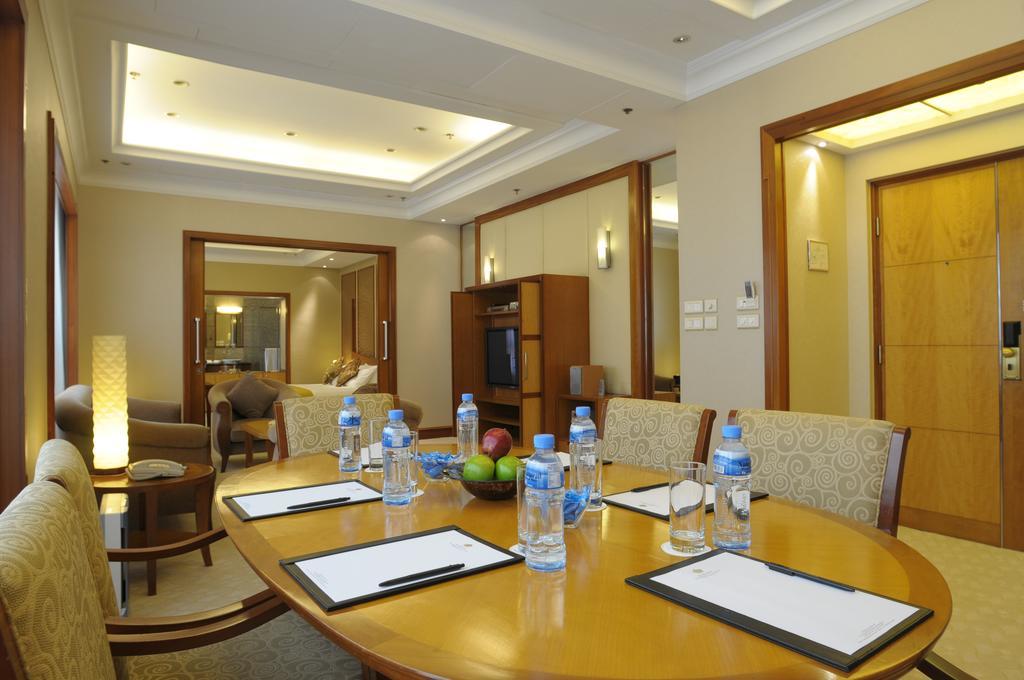 Hotel The Emperor - Happy Valley 4*