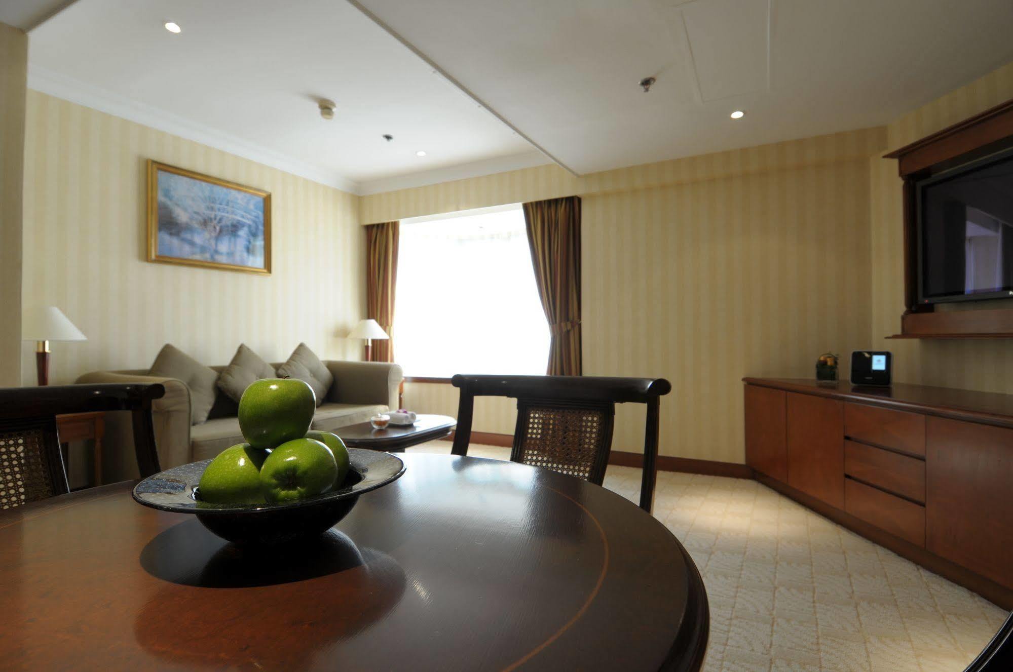 Hotel The Emperor - Happy Valley 4*