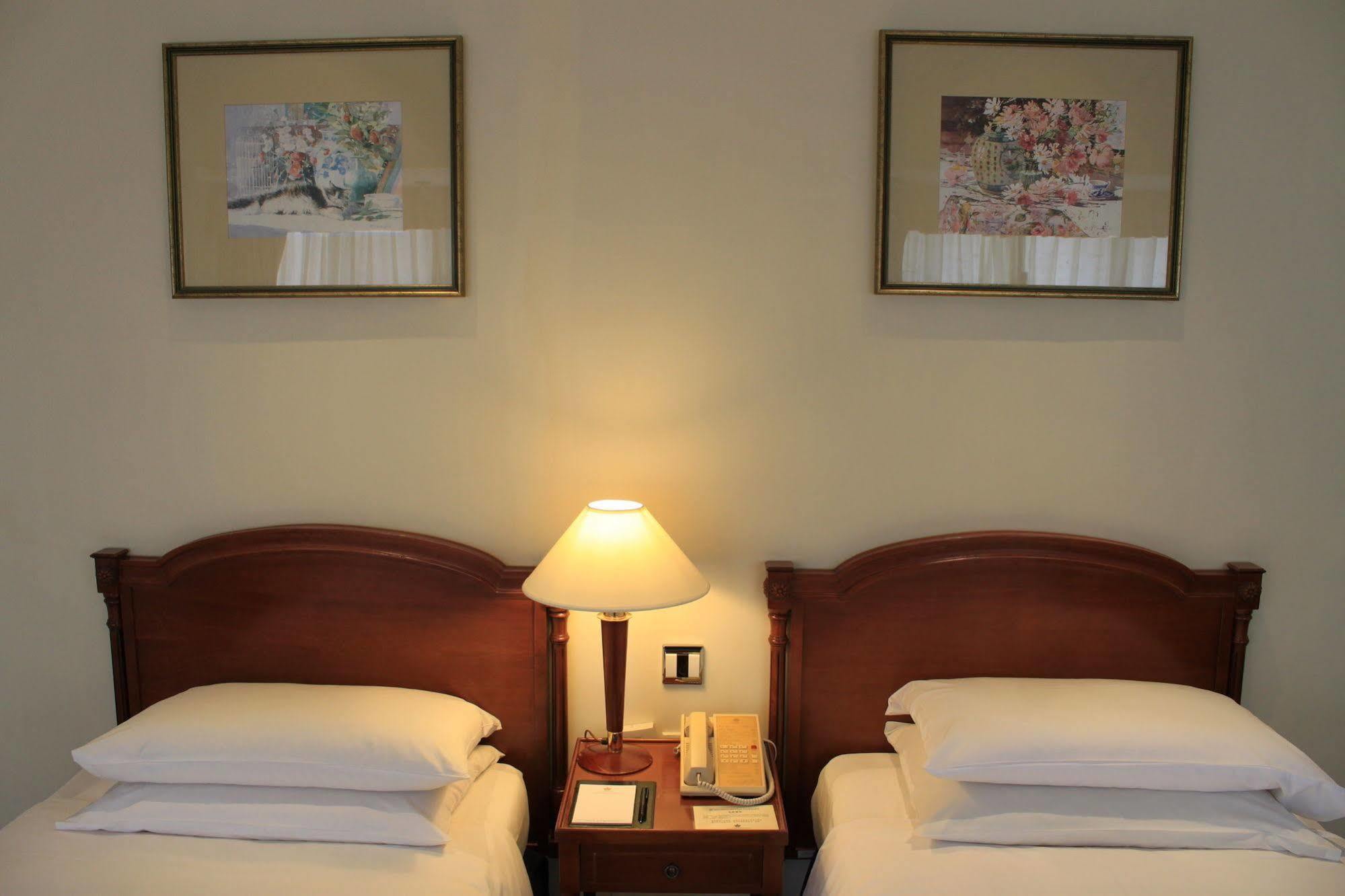 Hotel The Emperor - Happy Valley 4*